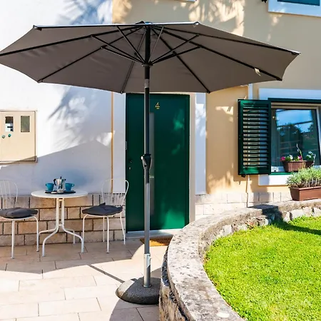 By The Sea Apartmán *